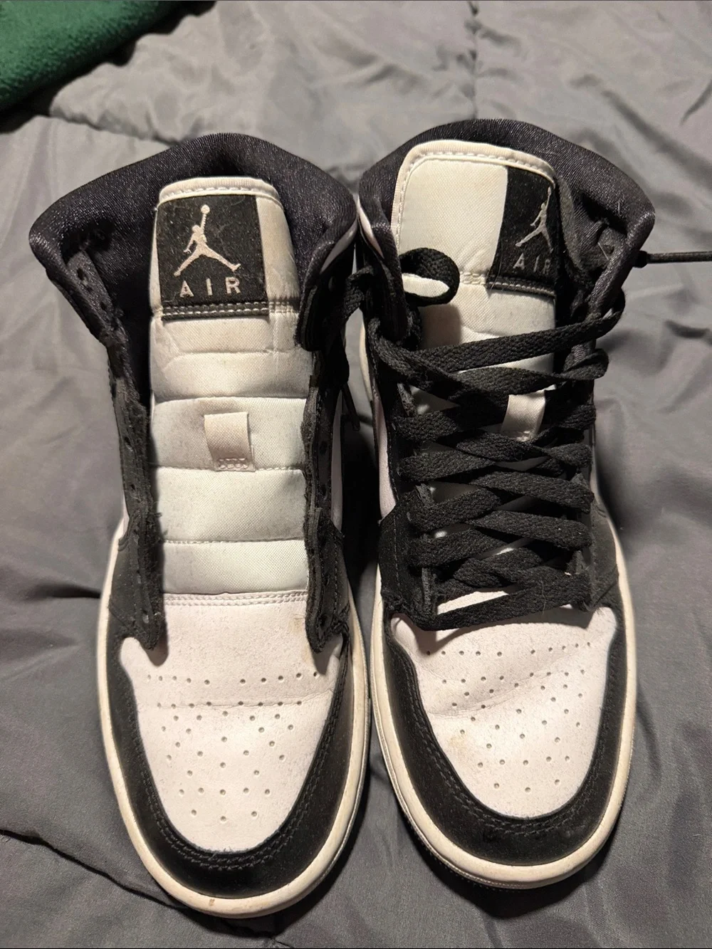 Nike Air Jordan 1 Mid in Black & White Size 7.5
